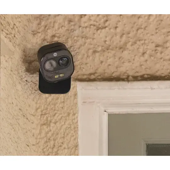 Yale All-in-One Wi-Fi Light and Siren 1080P Outdoor Camera - Siren Alarm; Real-Time Conversation; Customisable Detection