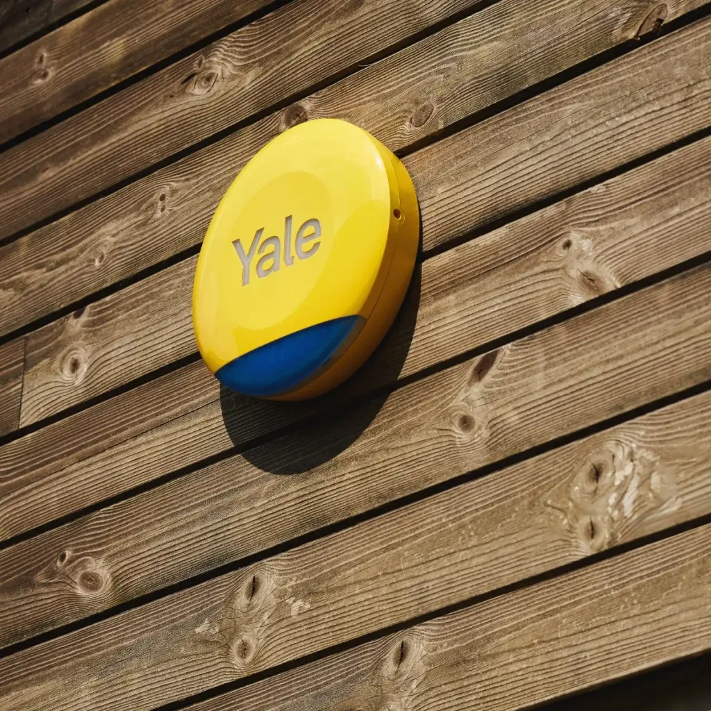 Yale Yellow Outdoor Siren - Up to 100dB Adjustable Siren; Flashing LED Lights; Weatherproof; Real-Time Alerts; Up to 1km Range Protection