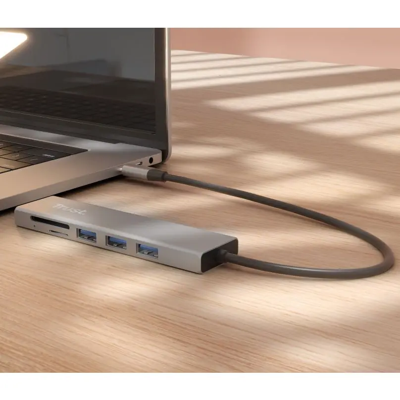 Trust Fast USB-C Hub and Card Reader