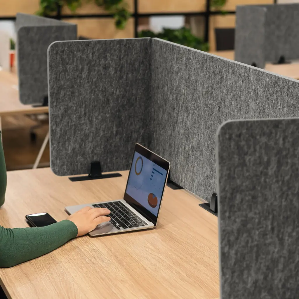Durable EFFECT Foldable Felt Desk Divider 60% Recycled W1600 x H500mm Charcoal Grey - 313558